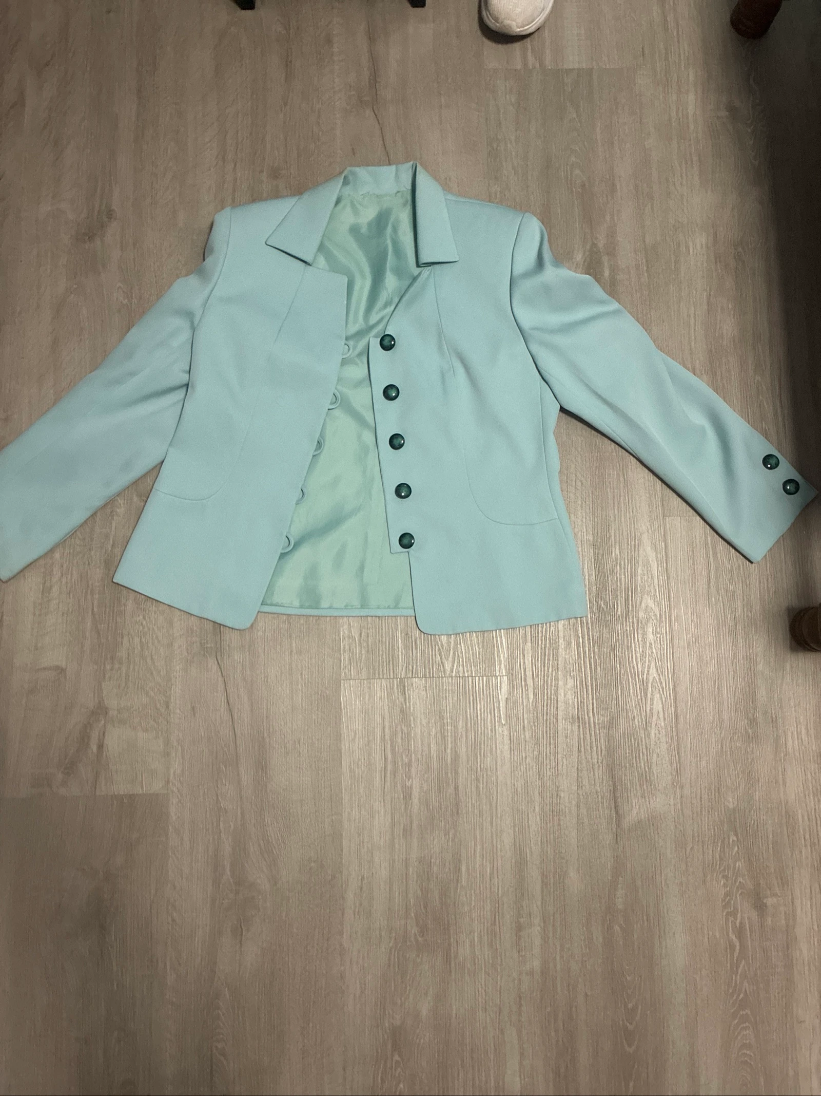 Lichtblauwe blazer met donkere knopen, maat 46 XL – photo 3